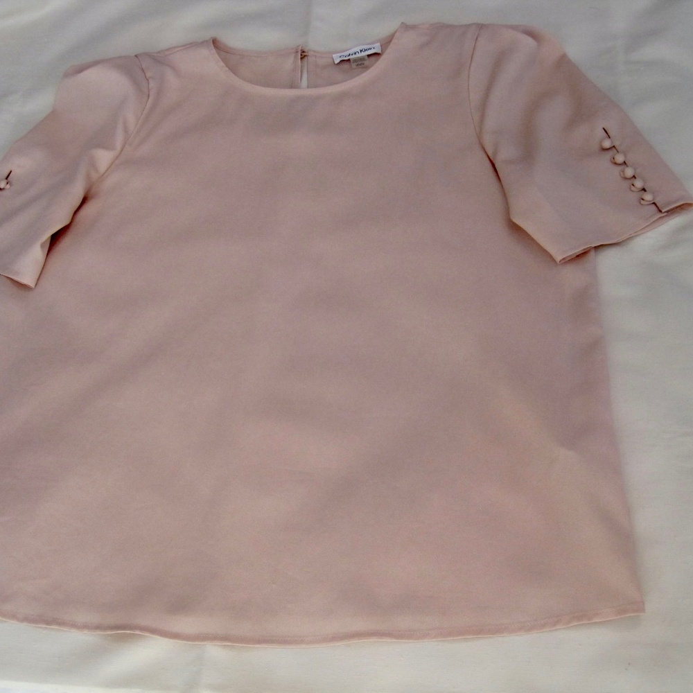 Calvin Klein Dusty Pink Blouse. 100% Polyester. Size M. Made in Vietnam